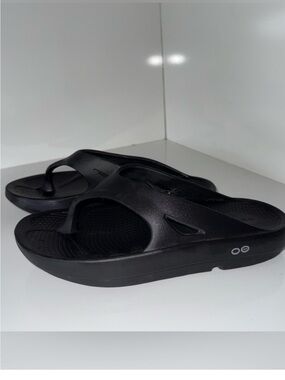 OOFOS Ooriginial Black Thong Recovery Slide Sandals men’s size 8 Women’s 10
